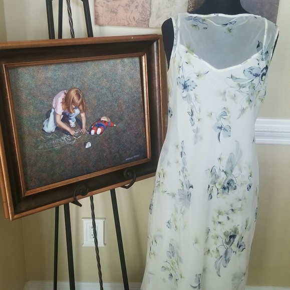 BCBGMaxAzria Dresses & Skirts - BCBG Maxazaria white floral dress